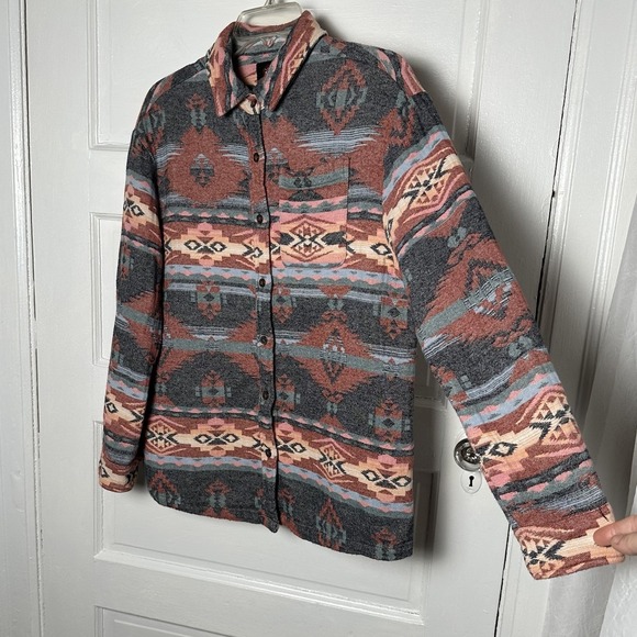 Mountain & Isles Womens Flannel Shirt Jacket Southwestern Aztec Print Shacket S - Picture 11 of 16